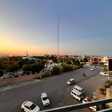 Comfortable Rental Apartments In Bahria Town Rawalpindi Esterno foto